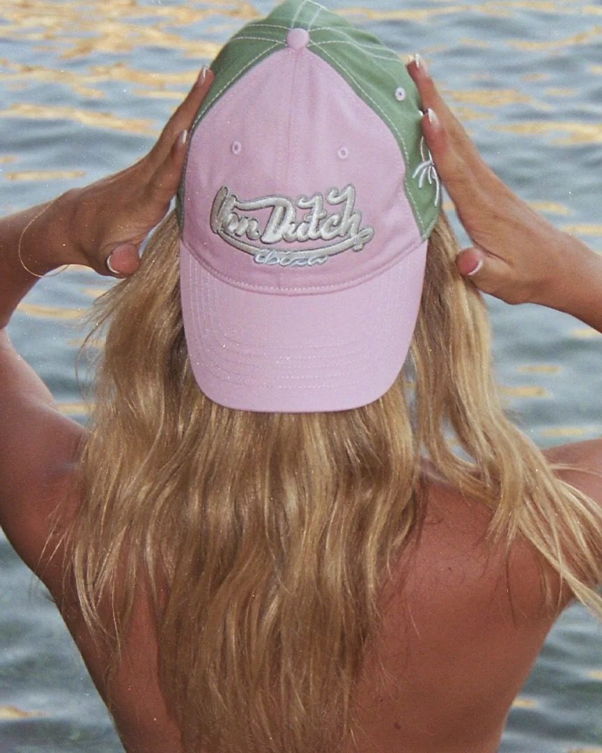 Von Dutch - cappellino trucker rosa e verde con logo ricamato